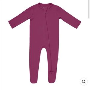 Kyte BABY Zippered Footie in Dahlia. Size 18-24m